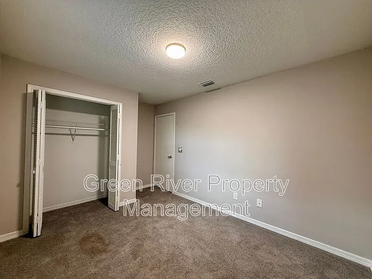 7665 Jana Ln S — Photo 17