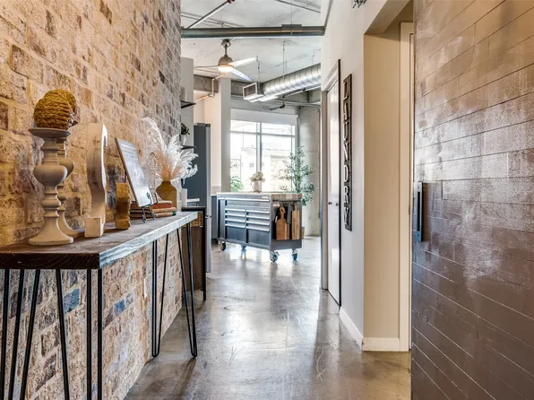 1001 Belleview St APT 207, Dallas, TX 75215