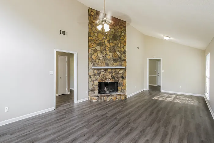 3513 Hilltop Dr — Photo 2