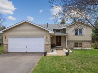 7025 Upper 36th St N, Oakdale, MN 55128