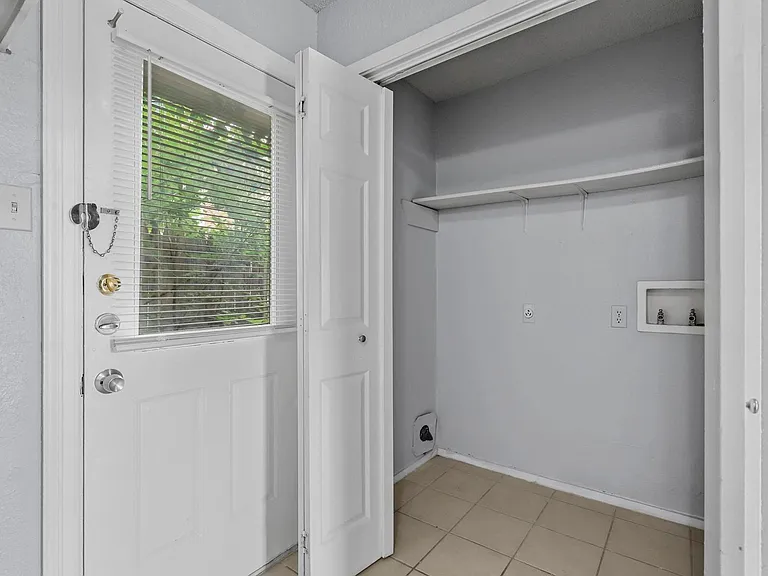 302 N Race St — Photo 9