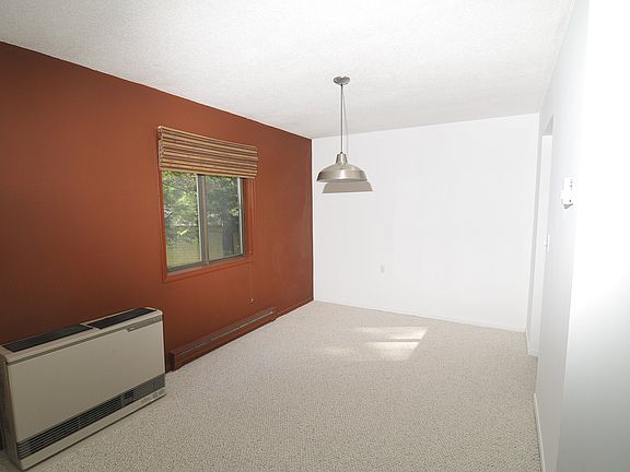 4th image of 15 Hawthorne Cir #15