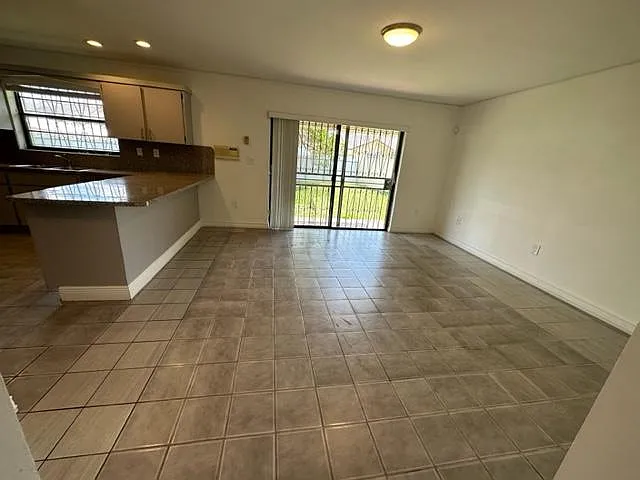 3 bed, 2206 sqft, $3,800 — Photo 4
