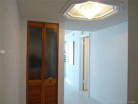 5th image of 2655 Collins Ave APT 1510