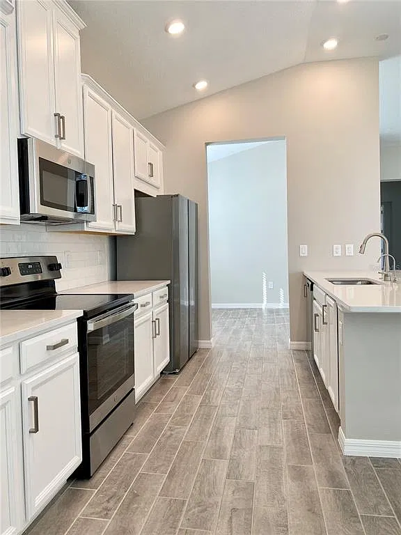 3 bed, 2.0 bath, 1768 sqft, $2,700 — Photo 2