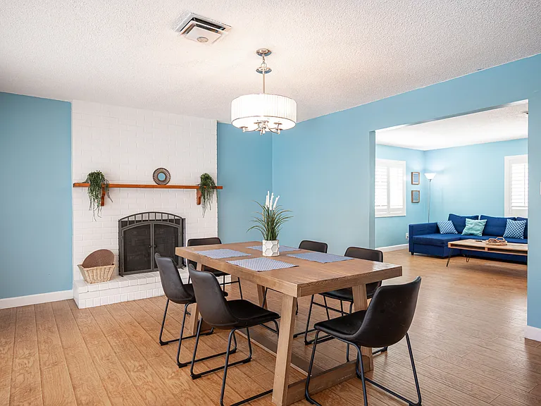 1313 Hillside Pl — Photo 3
