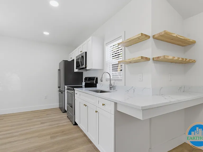 701 W Plaza Pl #B — Photo 15
