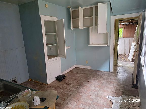 3rd image of 4317 Waverly St