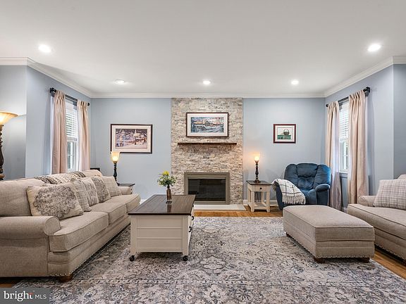4th image of 500 Langford Dr