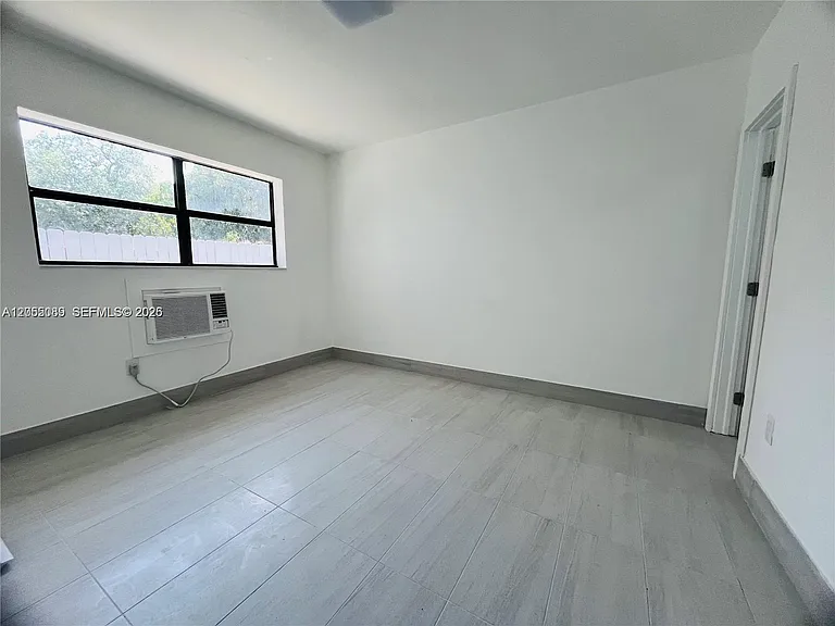 13390 NE 6th Ave #10 — Photo 6