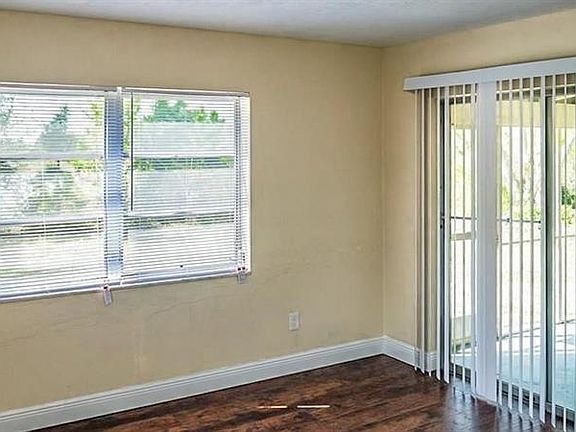 3rd image of 2074 Jessamine Ct