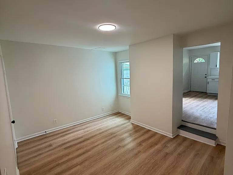 729 Warner St — Photo 1