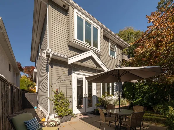572 E 16th Ave, Vancouver, BC V5T 2V2