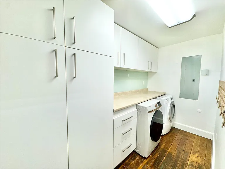 219 22nd St #1 — Photo 9