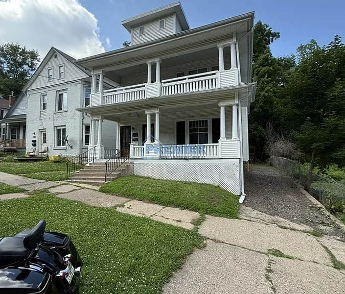 535 W 17th St #1 — Photo 2