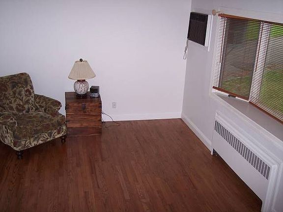 3rd image of 236 Spruce St