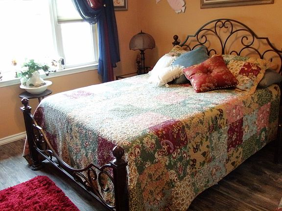 Bedroom 2 - 12'x12'