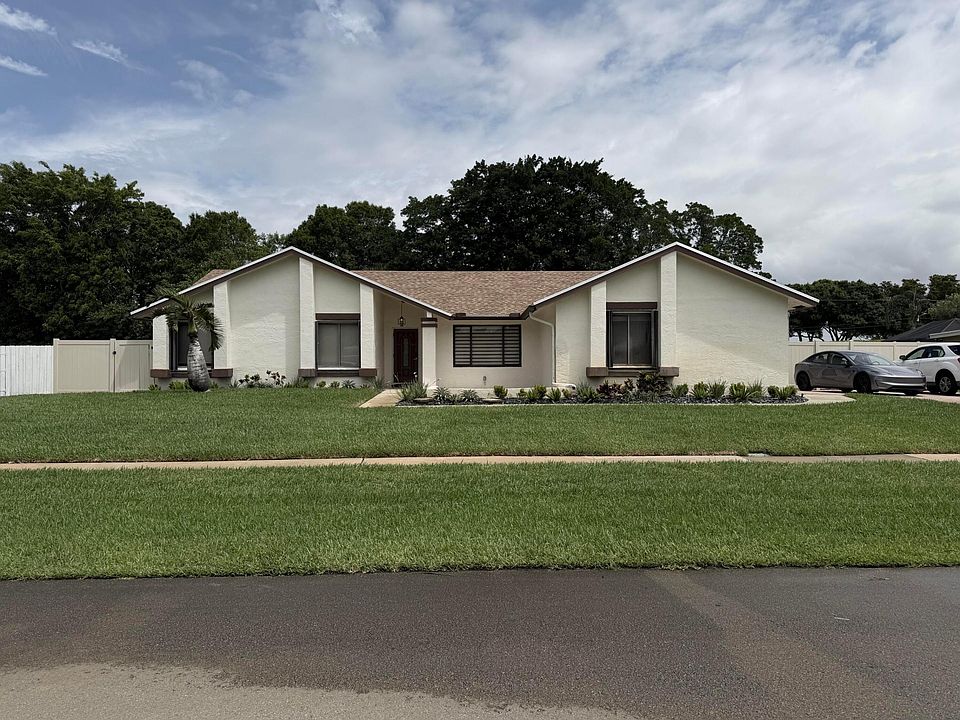 1st image of 18235 104th Terrace S