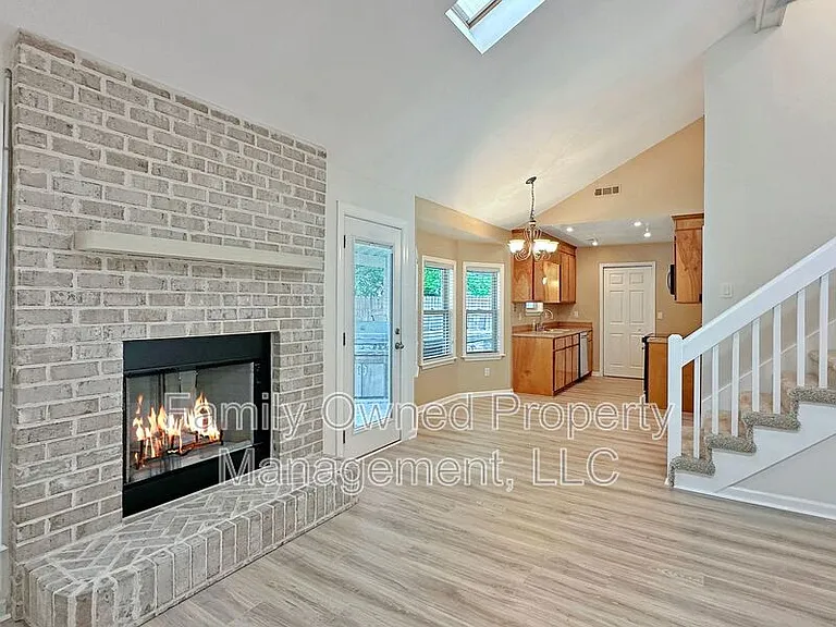 105 Pryors Ln — Photo 14