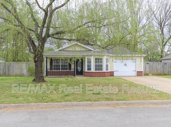 3235 W Wildflower St, Fayetteville, AR 72704