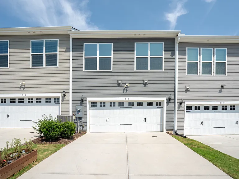 1517 Irving Hill Dr — Photo 24