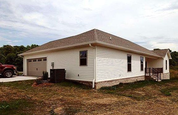 4th image of 1124 Lemongrass Dr