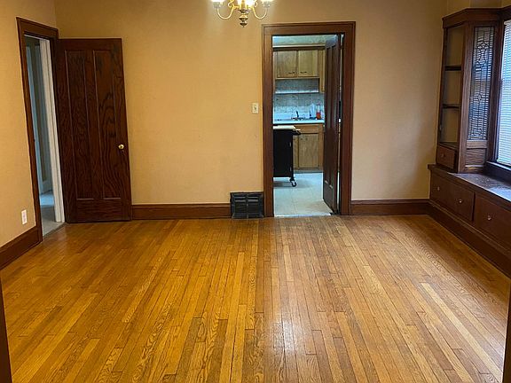 3rd image of 2508 E 126th St Floor 1