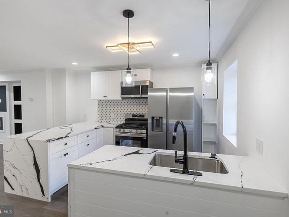 4th image of 3905 8th St