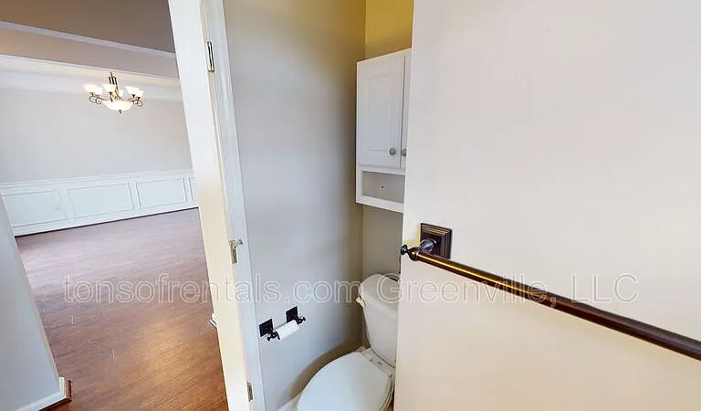210 Grimes Dr — Photo 11