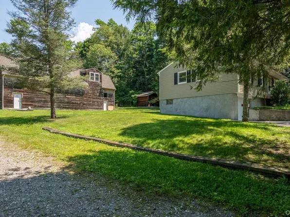 676-678 Oak Summit Road, Millbrook, NY 12545