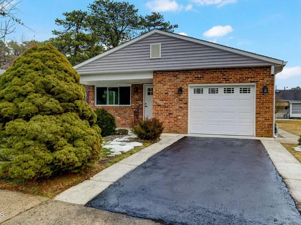 12 Kelowna Court, Toms River, NJ 08757