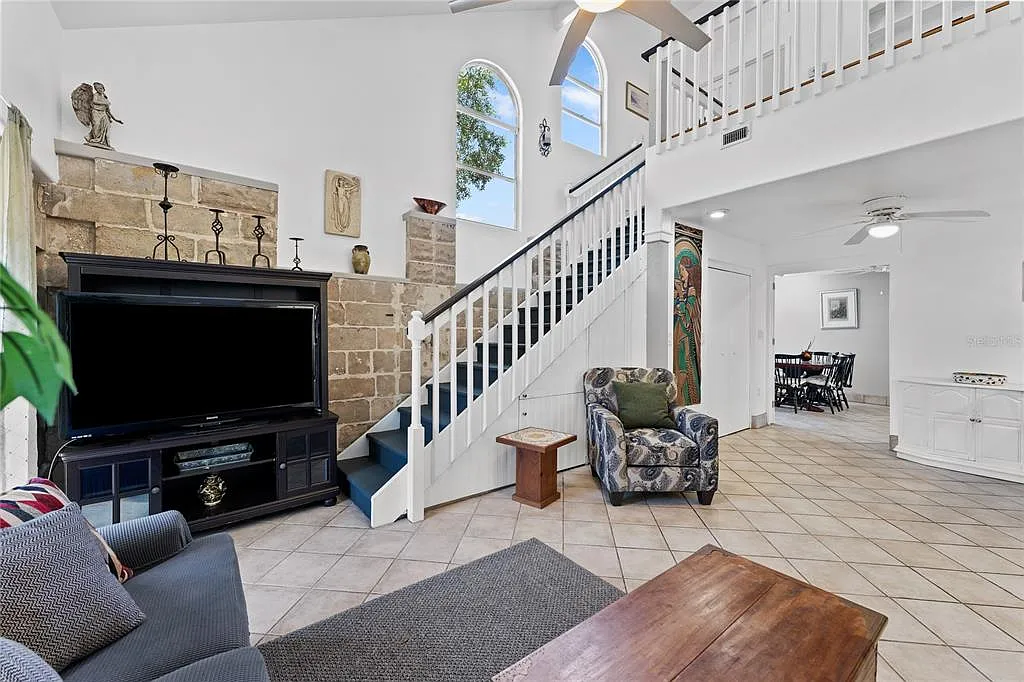 3 bed, 2.0 bath, 1760 sqft, $3,500 — Photo 3