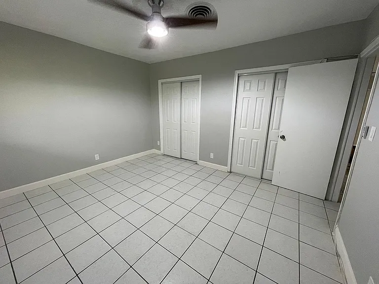 6400 NE 18th Ave #15 — Photo 9