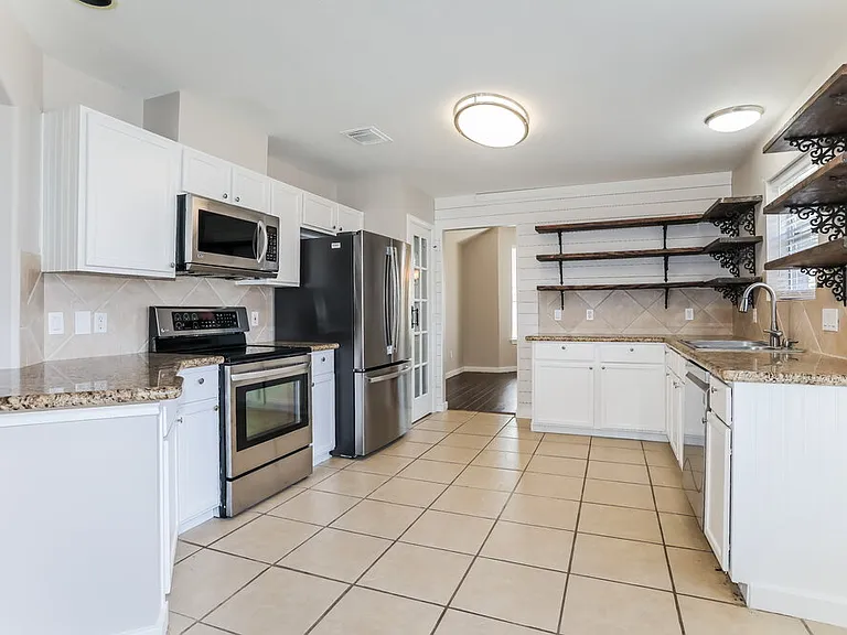 311 Lake View Dr — Photo 8