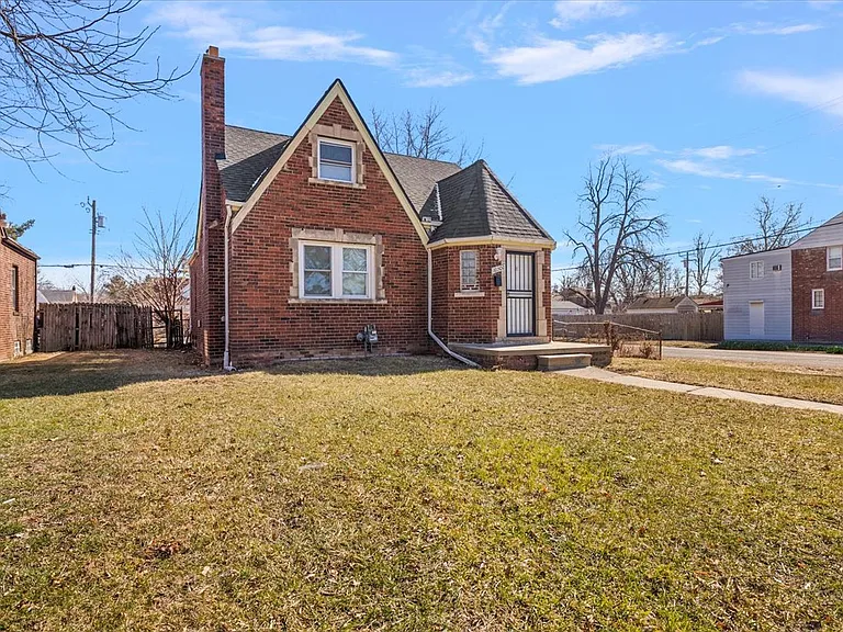 10500 Somerset Ave — Photo 3