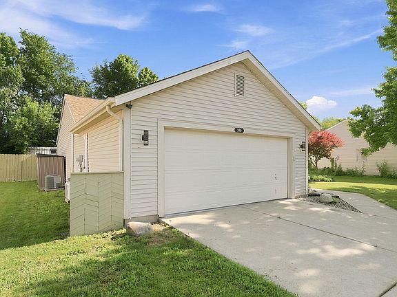 3rd image of 310 Stockbridge Ln