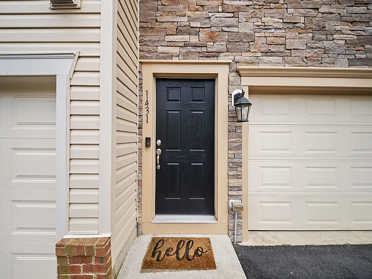 1431 Occoquan Heights Ct — Photo 2