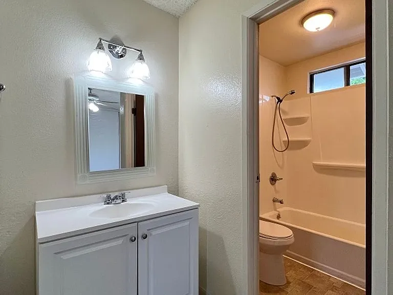 Bridgeview Apartments — Photo 10