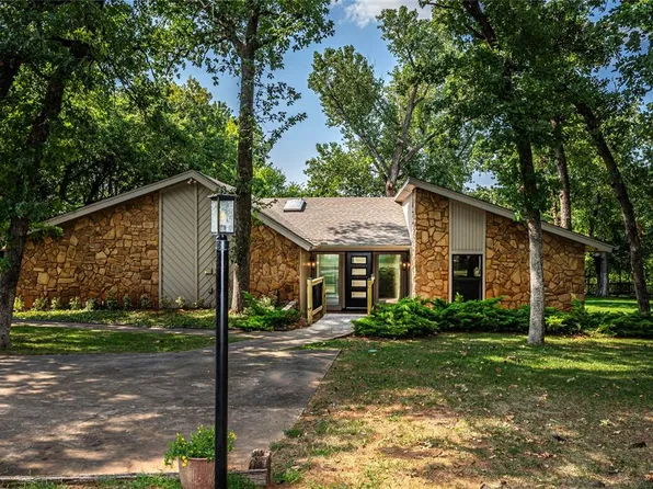 513 Dripping Springs Dr, Edmond, OK 73034