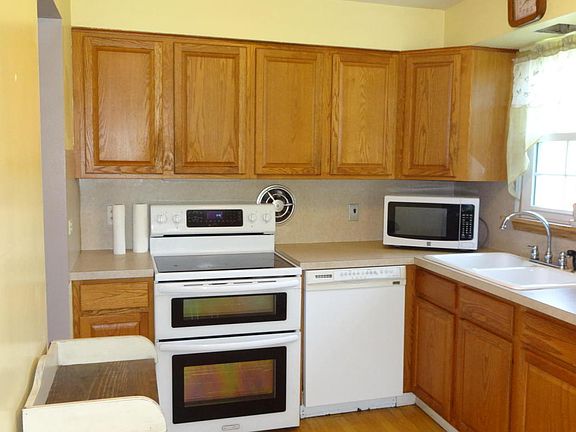 4th image of 1023 Spruce St
