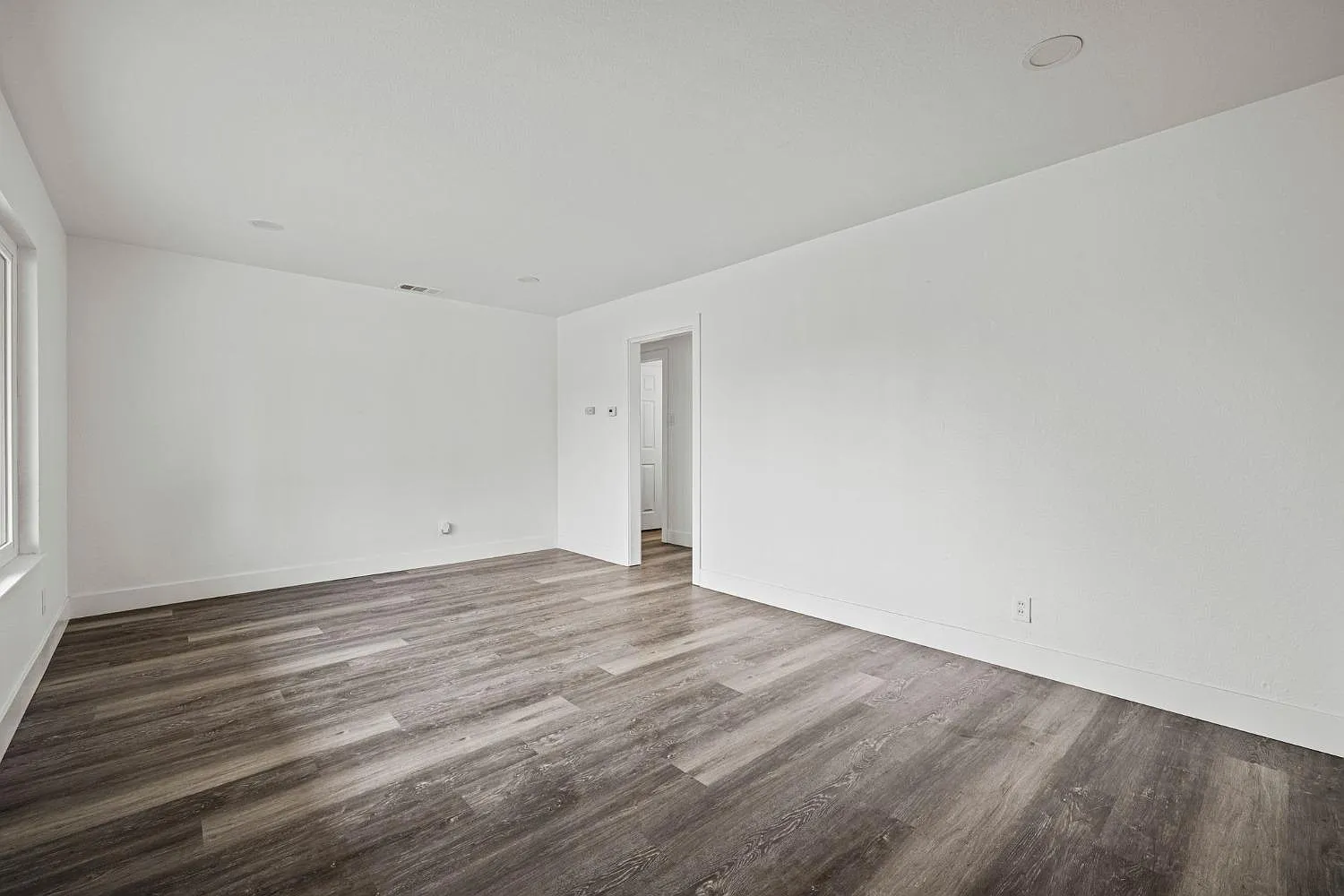 2 bed, 1008 sqft, $1,900 — Photo 3