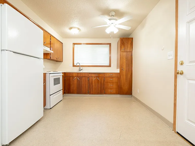 4645 SE King Rd — Photo 9