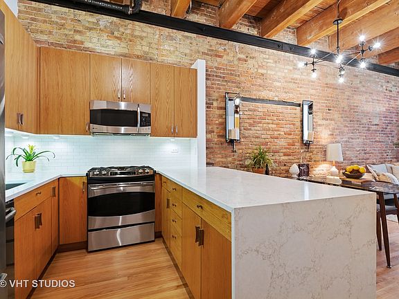 4th image of 300 W Grand Ave #414