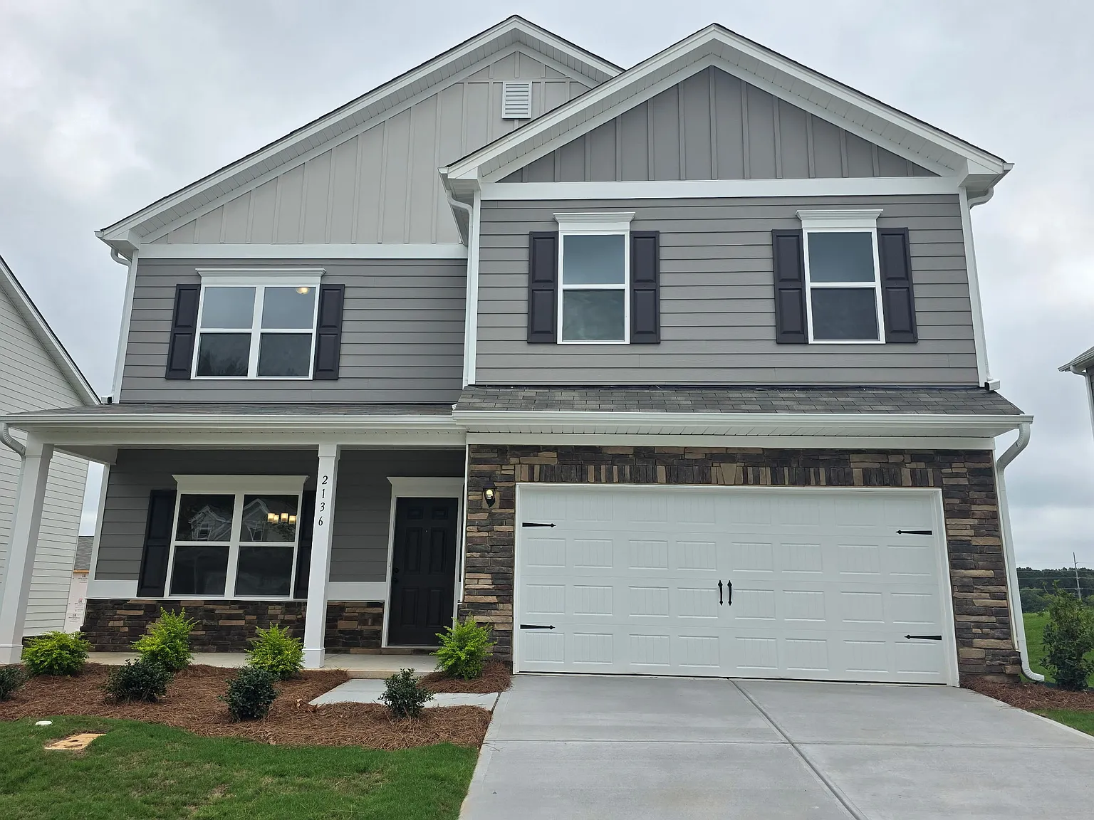 4 bed, 2.5 bath, 2372 sqft, $2,400 — Photo 1
