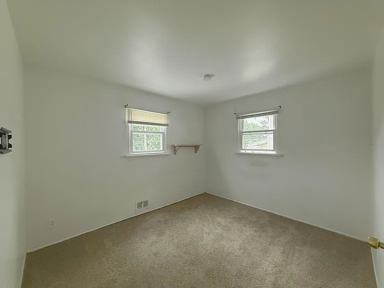 196 Meucci Ave — Photo 6