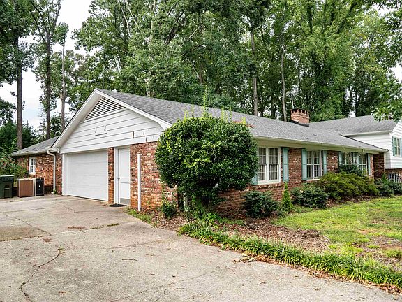 4th image of 692 Perrin Dr