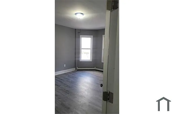 Building Photo - 202 S 6th St #1