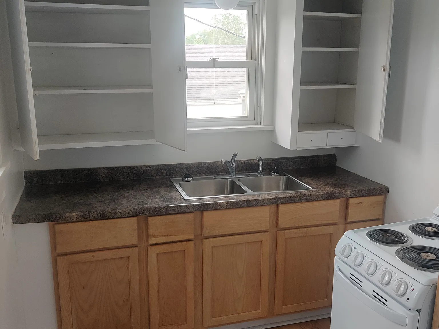 1 Bed / 1 Bath Apartment — Photo 1