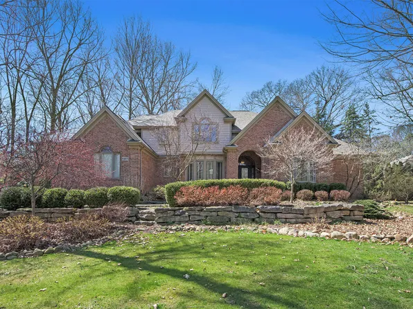 8465 Cedar Hills Dr, Dexter, MI 48130