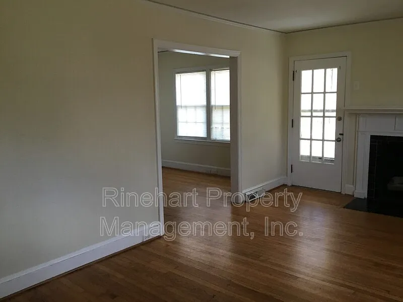 3 bed, 1.0 bath, 1268 sqft, $1,750 — Photo 3